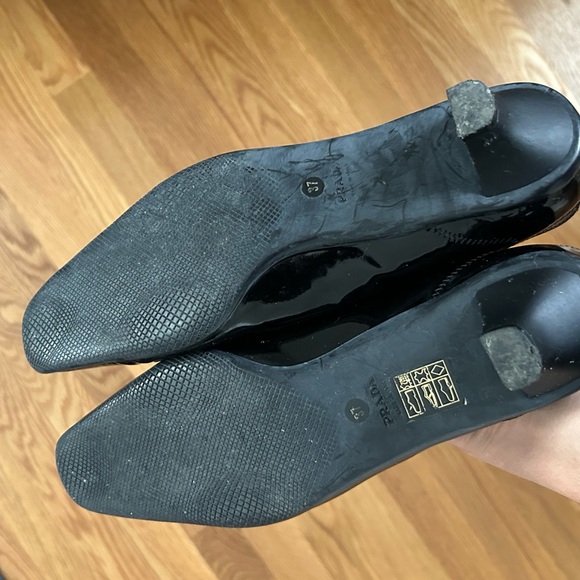 Prada Vintage  Women's Black Patent leather Pump Kitten Heels Size 37 - Picture 10 of 10